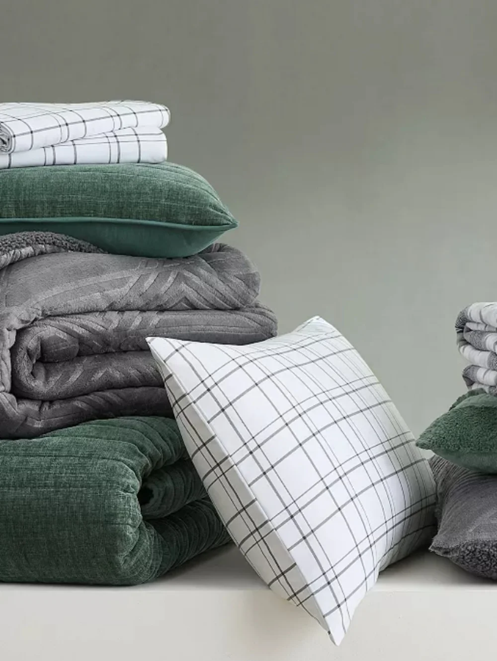 BearPaw Carson Embossed Full/Queen Comforter Set w/Shams- Charcoal